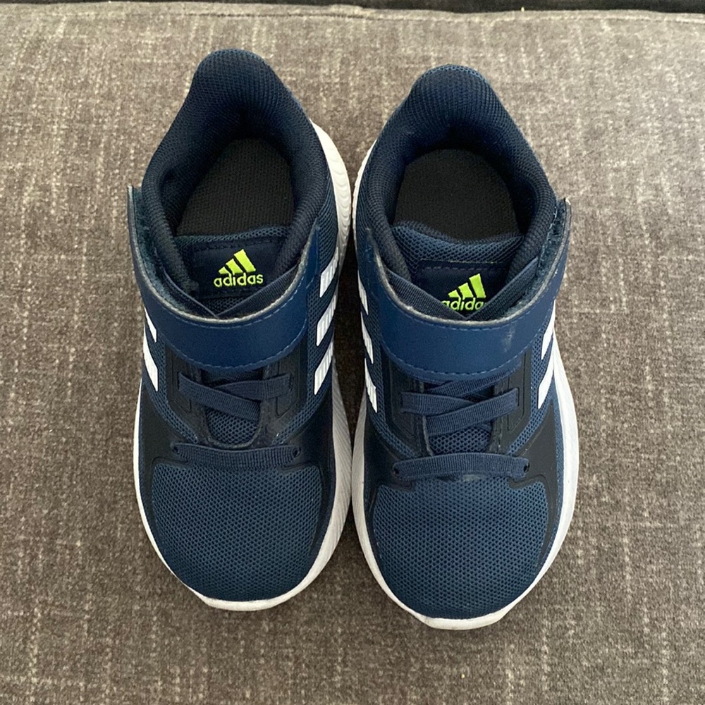 Worn once Adidas toddler boy size 7.